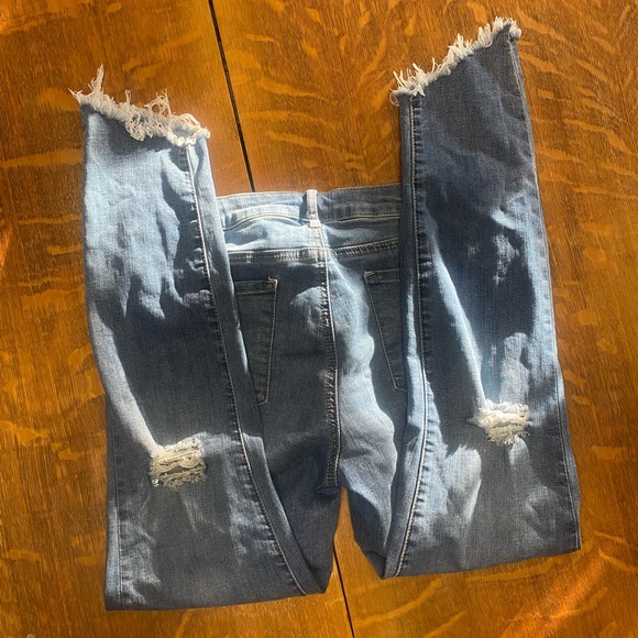 ✨ 2 for $40 SALE | Articles Of Society | 29 | Suzy Jansen Cutoff Jeans - Picture 3 of 8